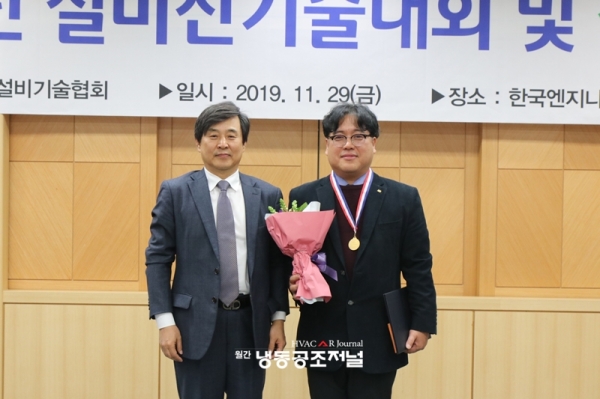 국토부장관상을 수상한 티아이씨 장동식 대표(사진 우측)