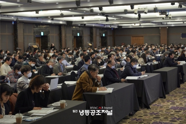1월 31일 서울 더케이호텔에서 열린 ‘2020년도 에너지기술개발사업 사업설명회’에서 산학연 관계자들이 안내를 듣고 있다.(사진=한국에너지기술평가원)