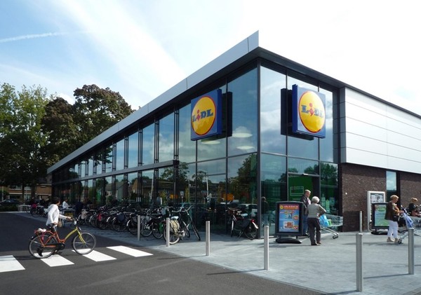네덜란드 뵈르덴의 Lidl 슈퍼마켓 매장 전경