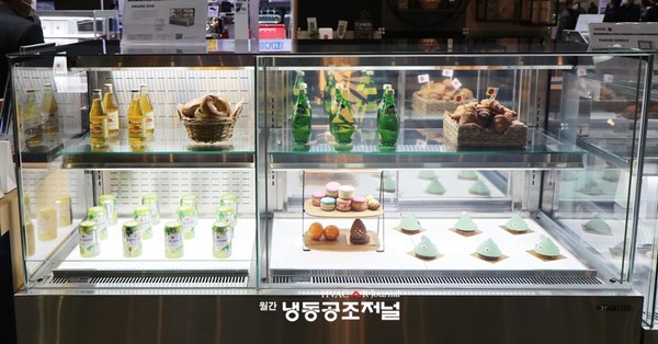 매장 공간의 포인트가 되는 카운터 쇼케이스 ‘PANINI DUO’