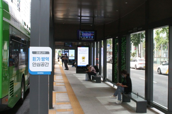 힘펠 환기시스템이 서울시 홍대입구 스마트쉘터에 설치됐다