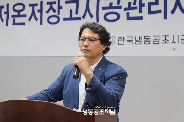 한국냉동공조시공관리협회 저온저장고시공관리사 이론교육을 하고 있는 장성혁 대표