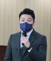 김성현 성지공조기술 대표를 대신해 수상제품에 대해 발표하고 있는 박세웅 과장