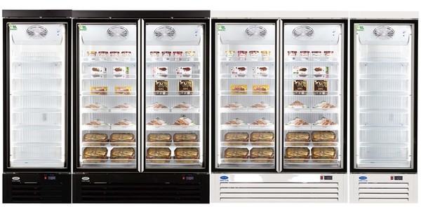 캐리어냉장, 인버터 수직형 냉동 쇼케이스( 좌측부터 1도어 블랙, 2도어 블랙, 2도어 화이트, 1도어 화이트)