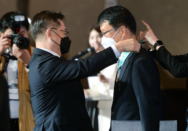 2022 한국에너지대상 시상식에서 이재성 LG전자 부사장이 은탑산업훈장을 수상했다. 
