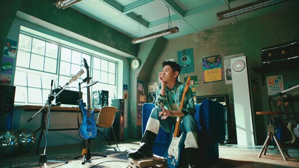 크러쉬가 작사ㆍ작곡에 참여한 뮤직비디오 '내심. 바람'의 한 장면 (사진=LG전자)