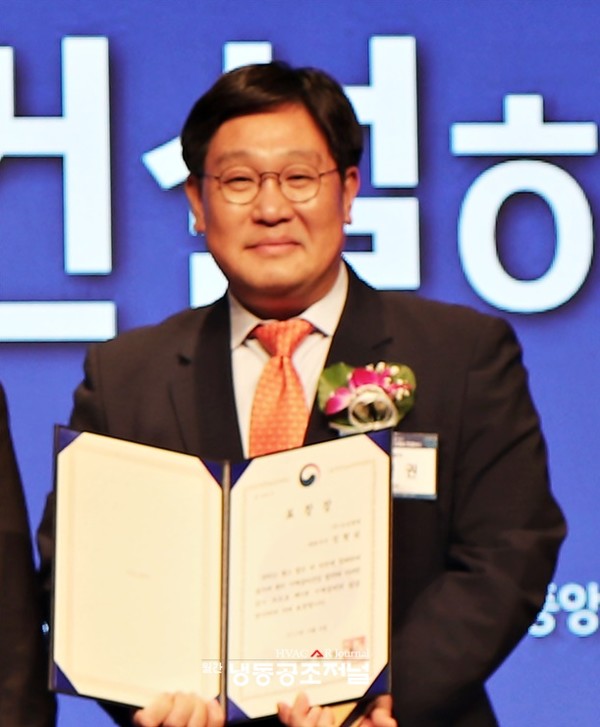 제8회 기계설비의 날 기념식’에서 국토부장관 표창을 수상한 ㈜금성풍력 정형권 대표