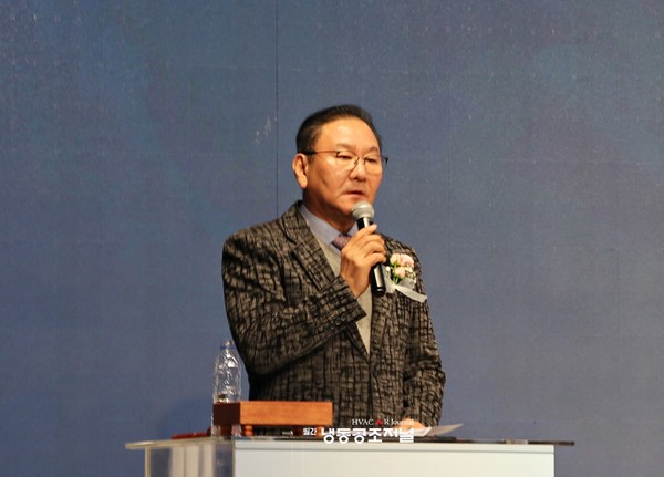 박종찬 차기회장이 인사말 및 20245년 사업방향을 제시하고 있다.
