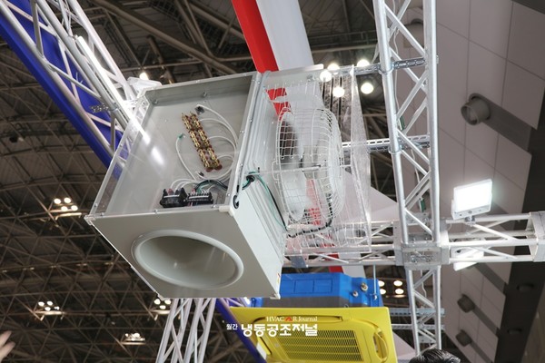 일본덴카공기(日本電化工機)의 천장걸이형 전열식 유닛 히터·하향 토출 타입