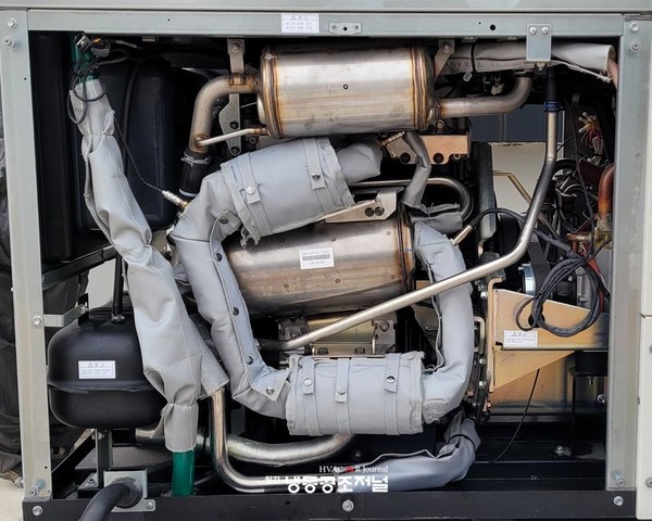 저감장치가 부착된 가스히트펌프(GHP) 내부 모습(사진=경기도청)