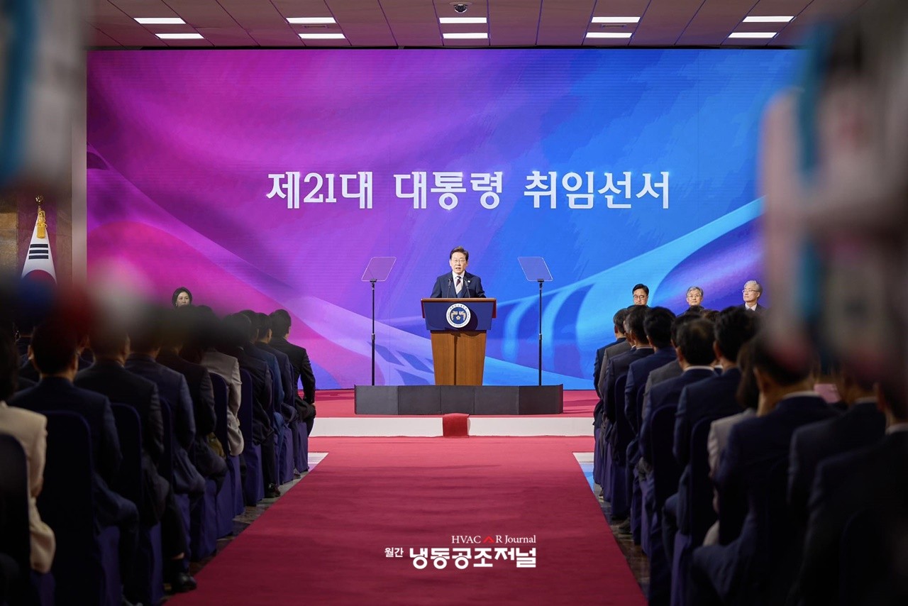 이재명 대통령이 6월 4일 서울 여의도 국회에서 제21대 대통령 취임선서를 하고 있다.